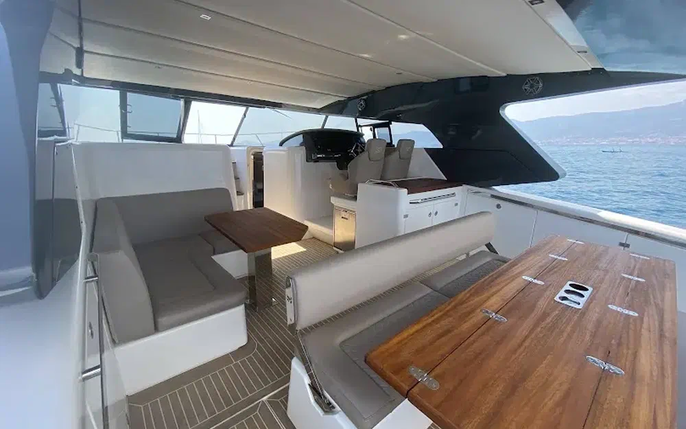 slider 10 Moomba Makai