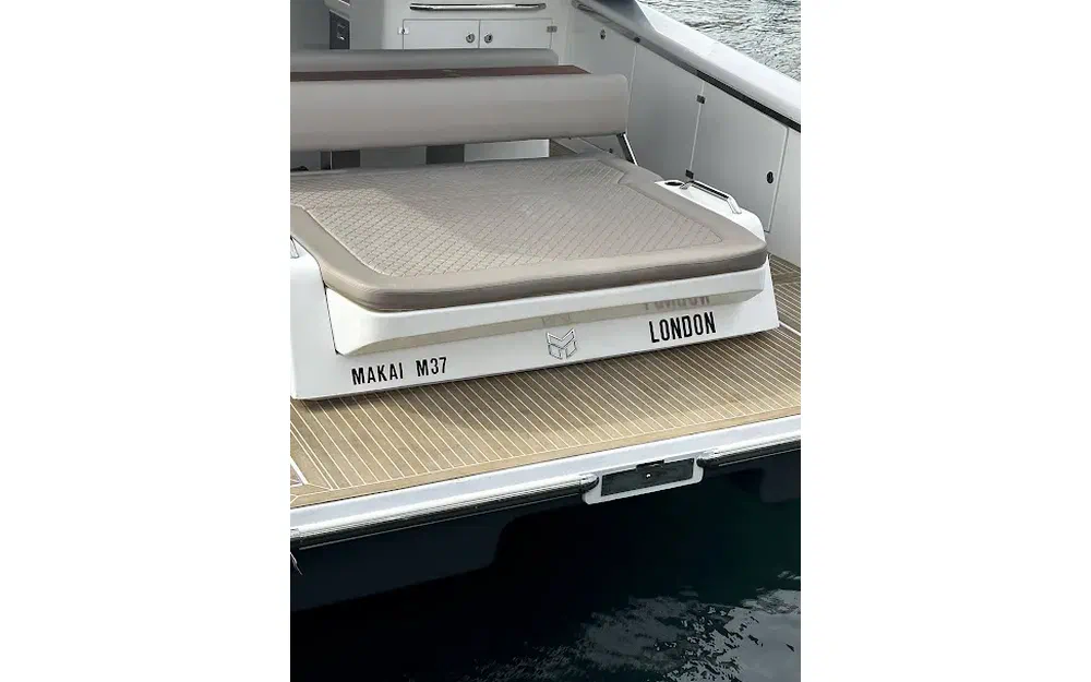 slider 15 Moomba Makai