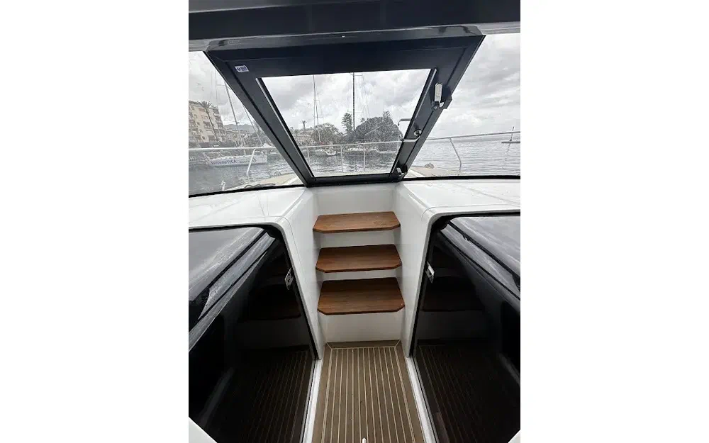 slider 16 Moomba Makai