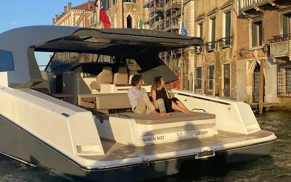 slider 1 Moomba Makai