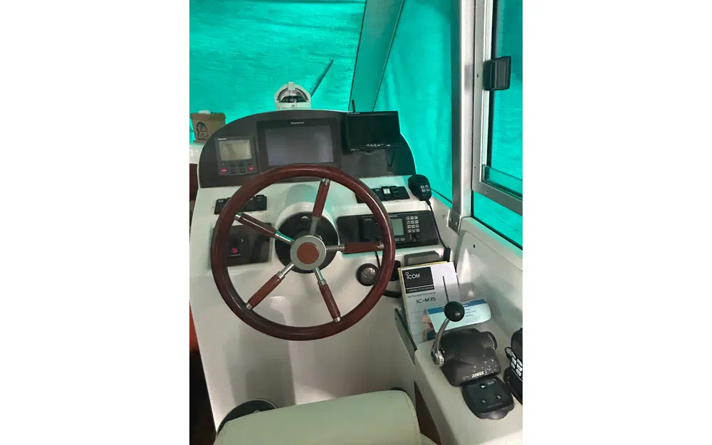 slider 4 Jeanneau Merry Fisher 925 Fly