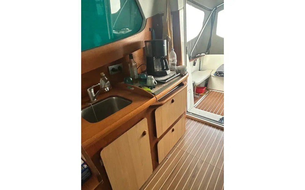 slider 6 Jeanneau Merry Fisher 925 Fly