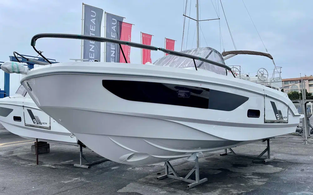 slider 0 Beneteau Flyer 9 Sundeck