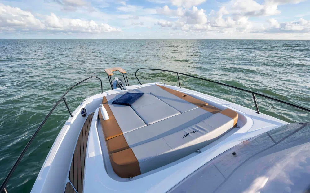 slider 1 Beneteau Flyer 9 Sundeck