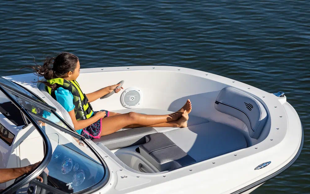 slider 1 Bayliner VR4 BOWRIDER OB