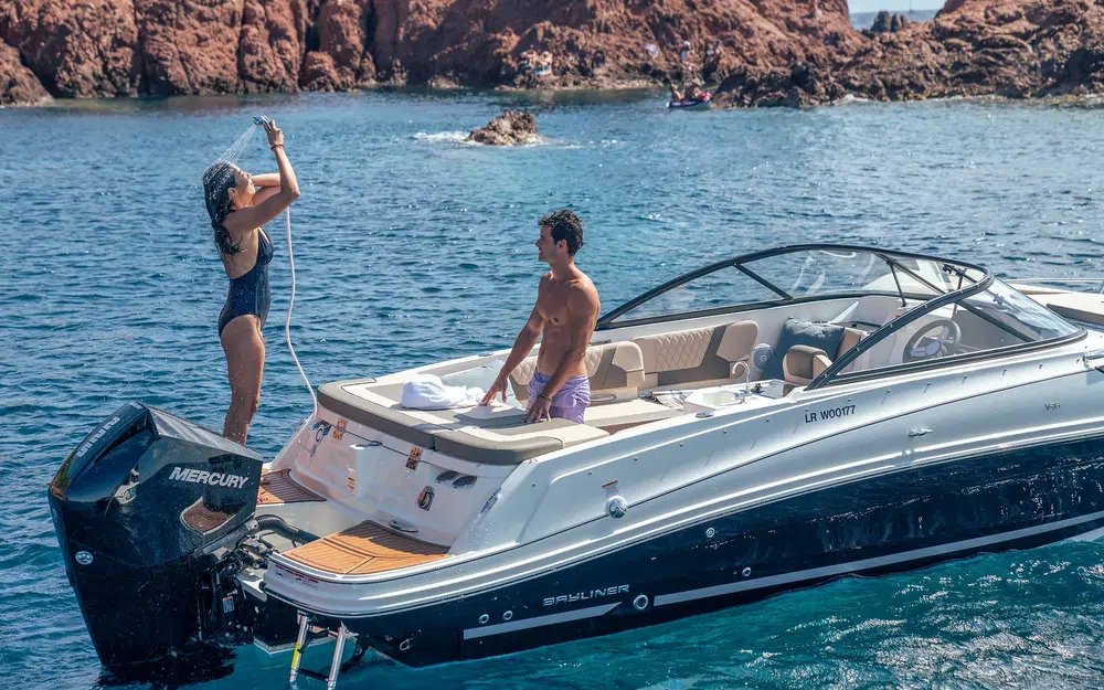 slider 5 Bayliner VR6 Cuddy