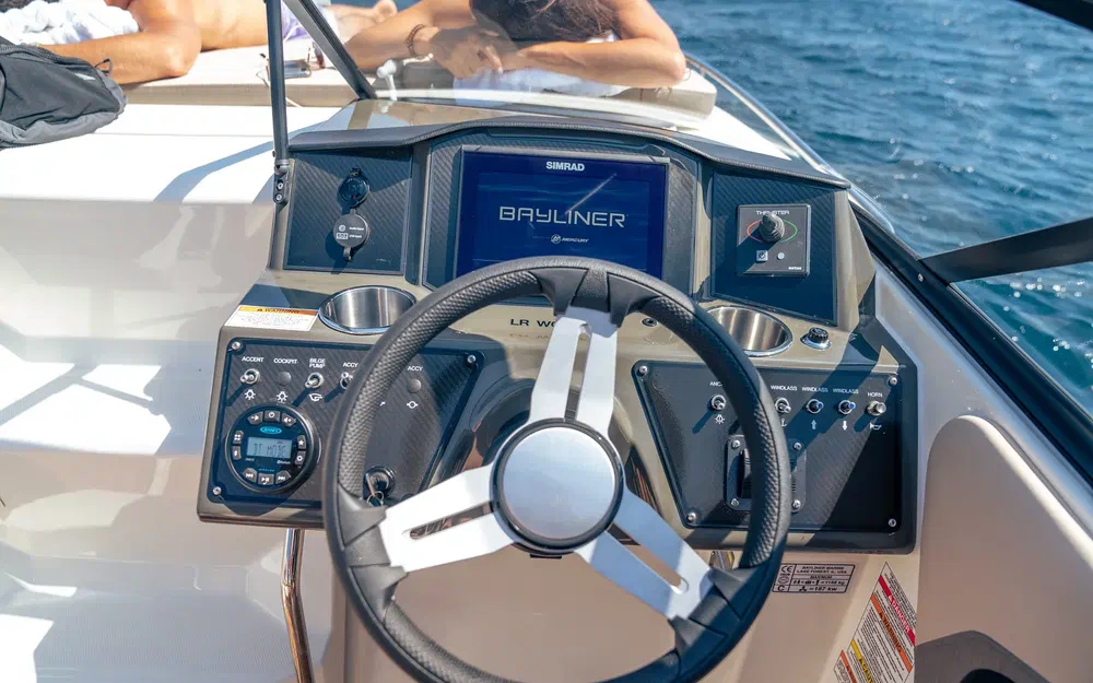 slider 9 Bayliner VR6 Cuddy