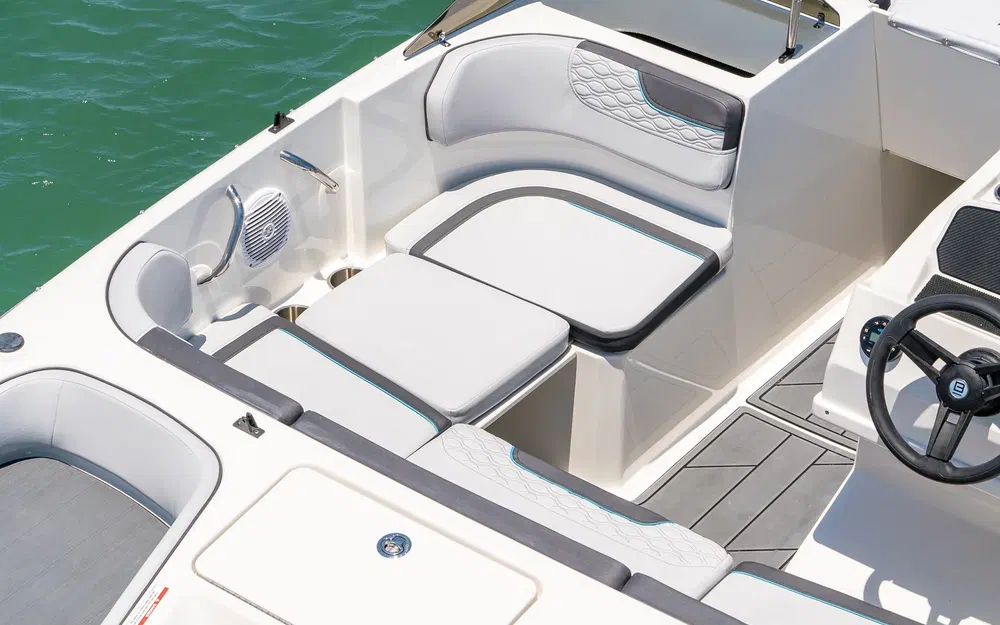 slider 8 Bayliner Element M17