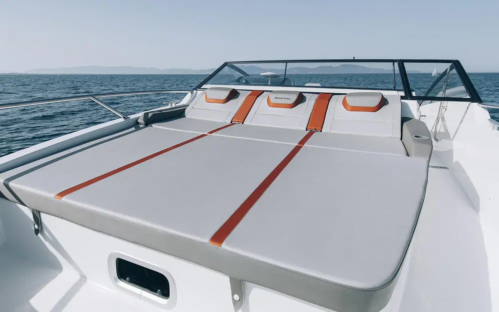 slider 2 Beneteau Flyer 10