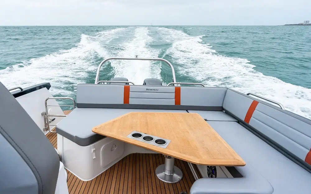 slider 6 Beneteau Flyer 10