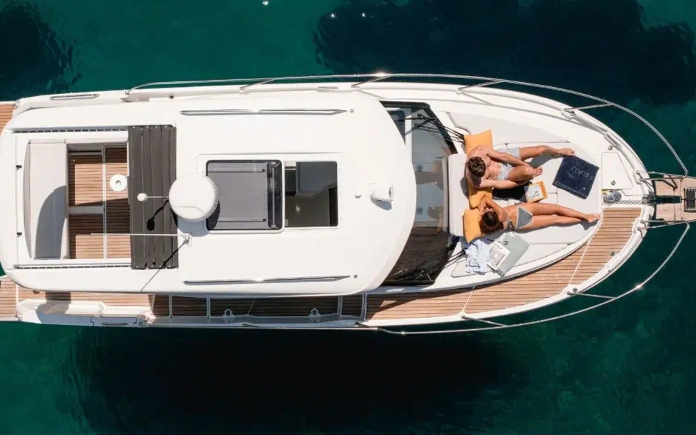 slider 1 Beneteau Antares 9 OB