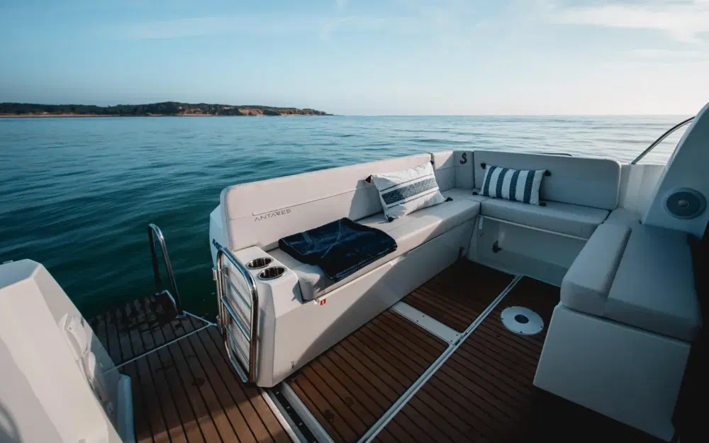 slider 2 Beneteau Antares 9 OB