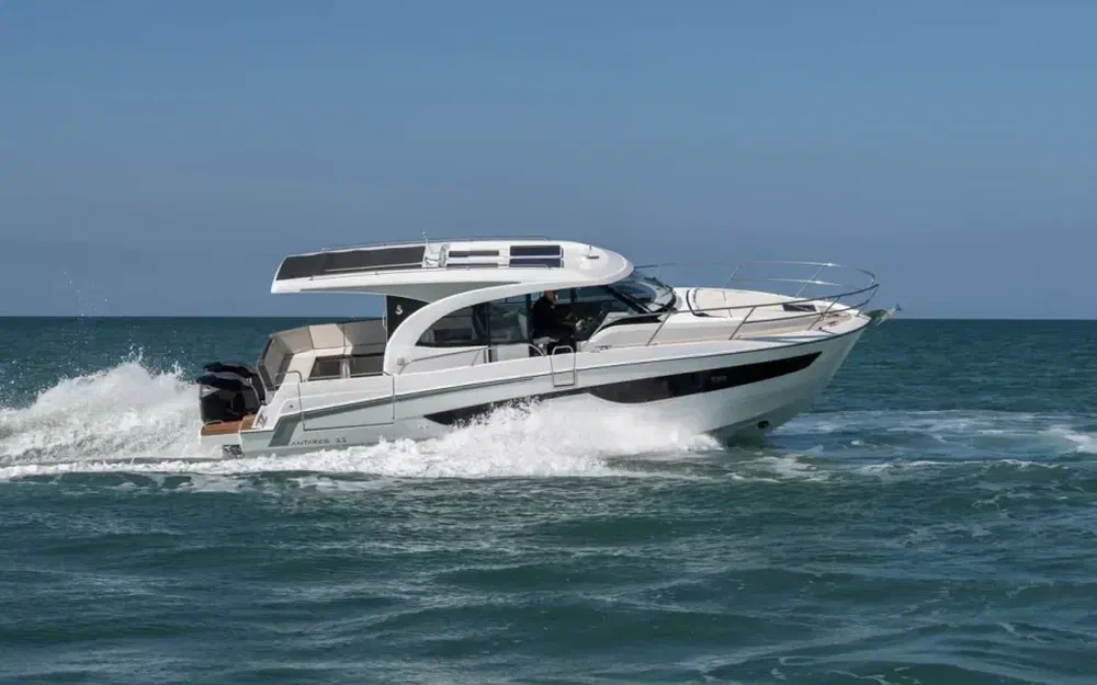 slider 1 Beneteau Antares 11