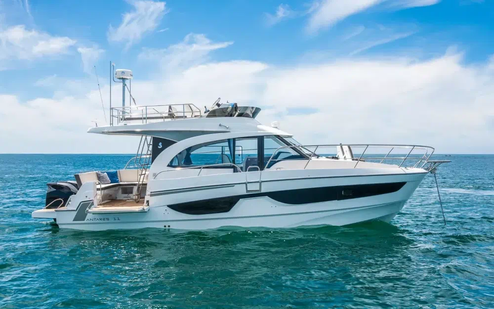 slider 3 Beneteau Antares 11