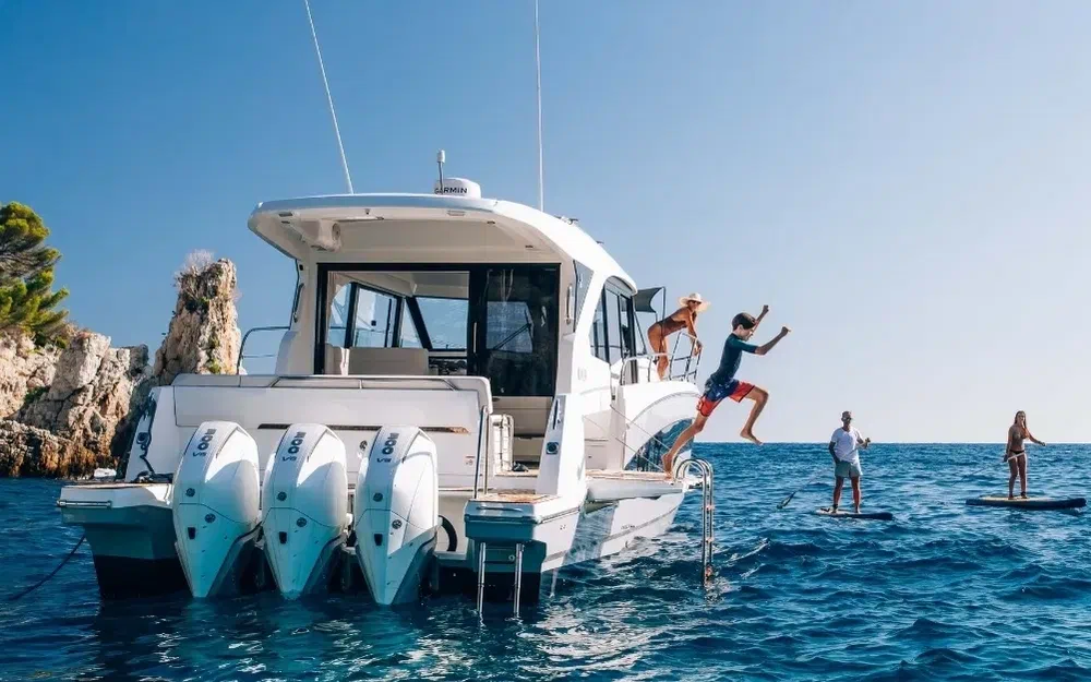 slider 1 Beneteau Antares 12