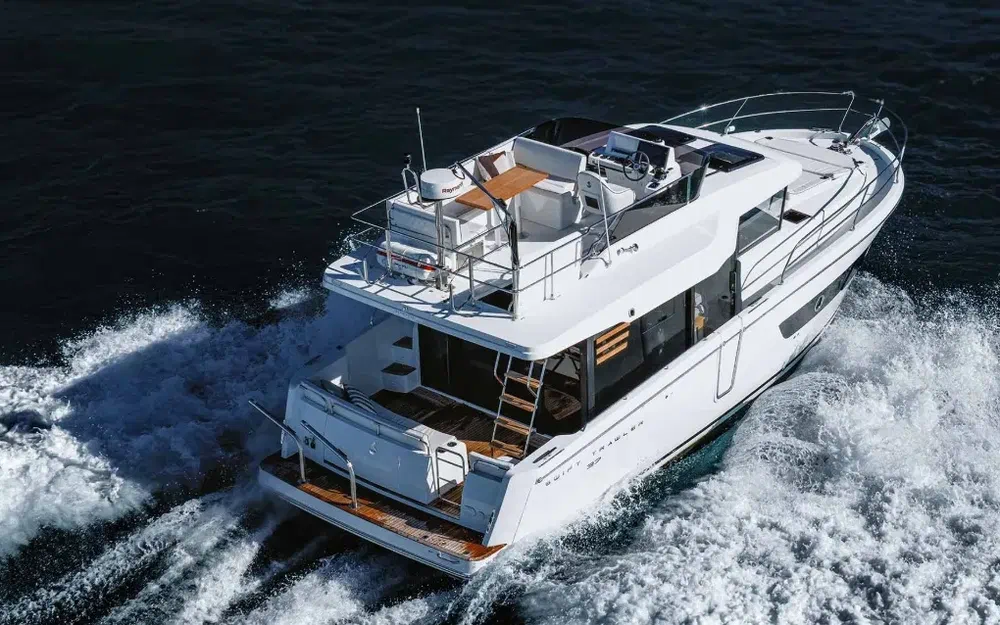 slider 2 Beneteau Swift Traler 37 Fly