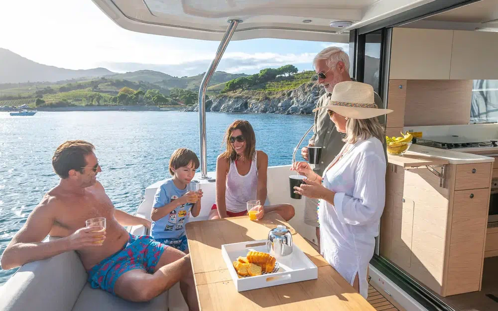 slider 4 Beneteau Swift Trawler 41 Fly