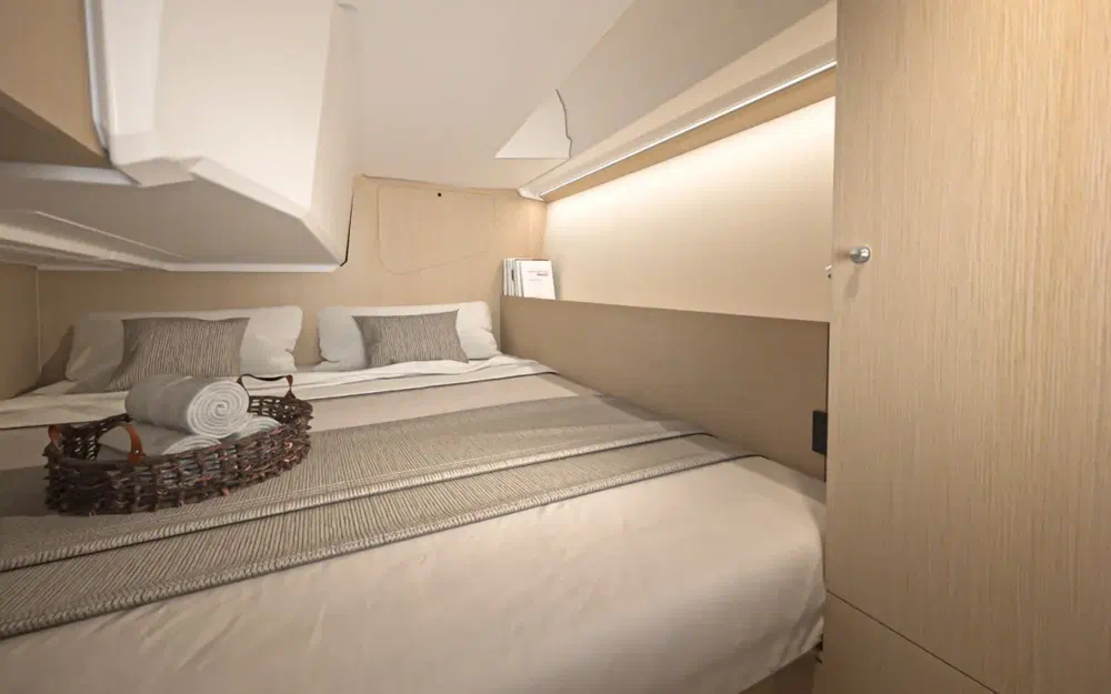 slider 4 Beneteau Oceanis 37.1