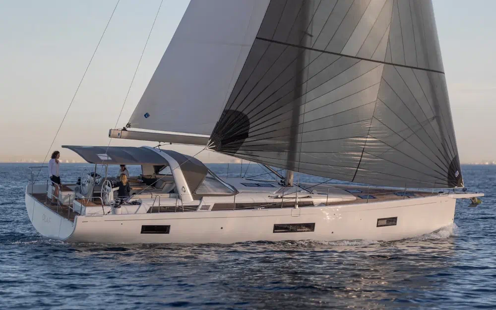 slider 3 Beneteau Oceanis Yacht 54