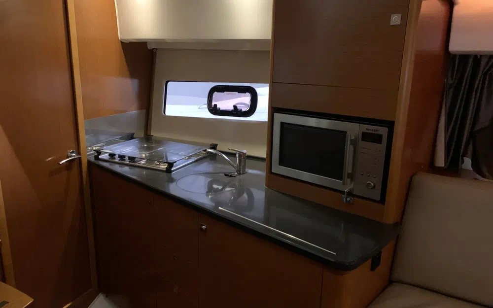 slider 2 Jeanneau Leader 9