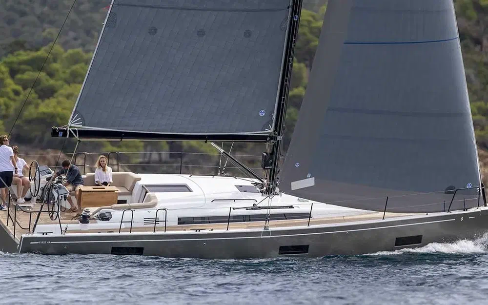 slider 3 Beneteau First 44