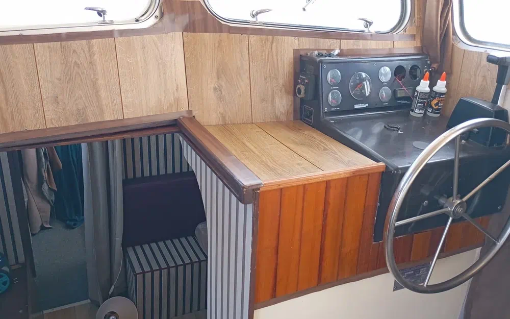 slider 4 Locaboat 1107