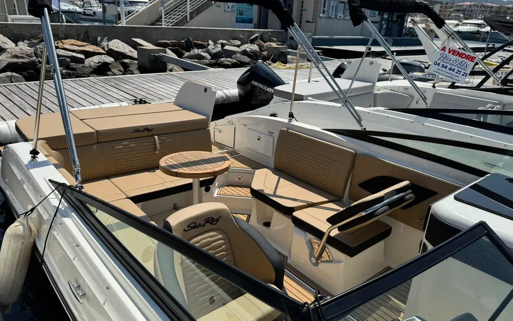 slider 2 Sea Ray 230 SPX