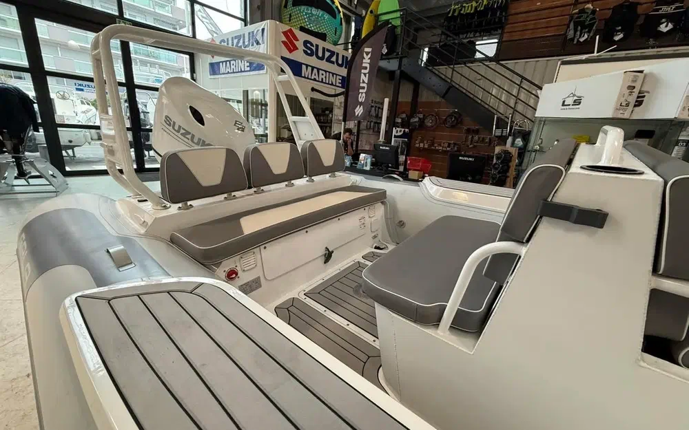 slider 9 Gala Boats V650