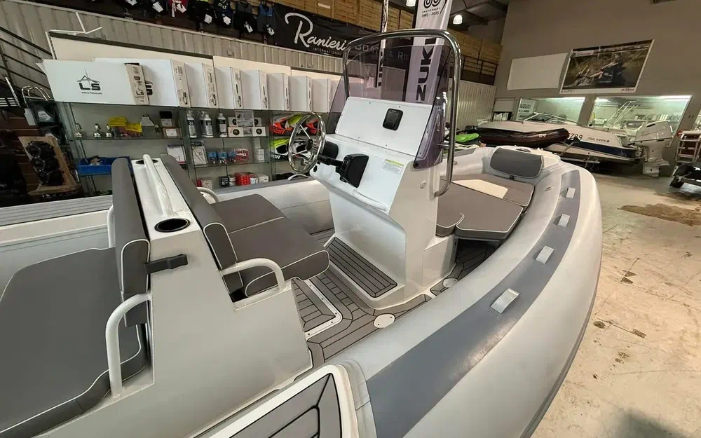 slider 10 Gala Boats V650