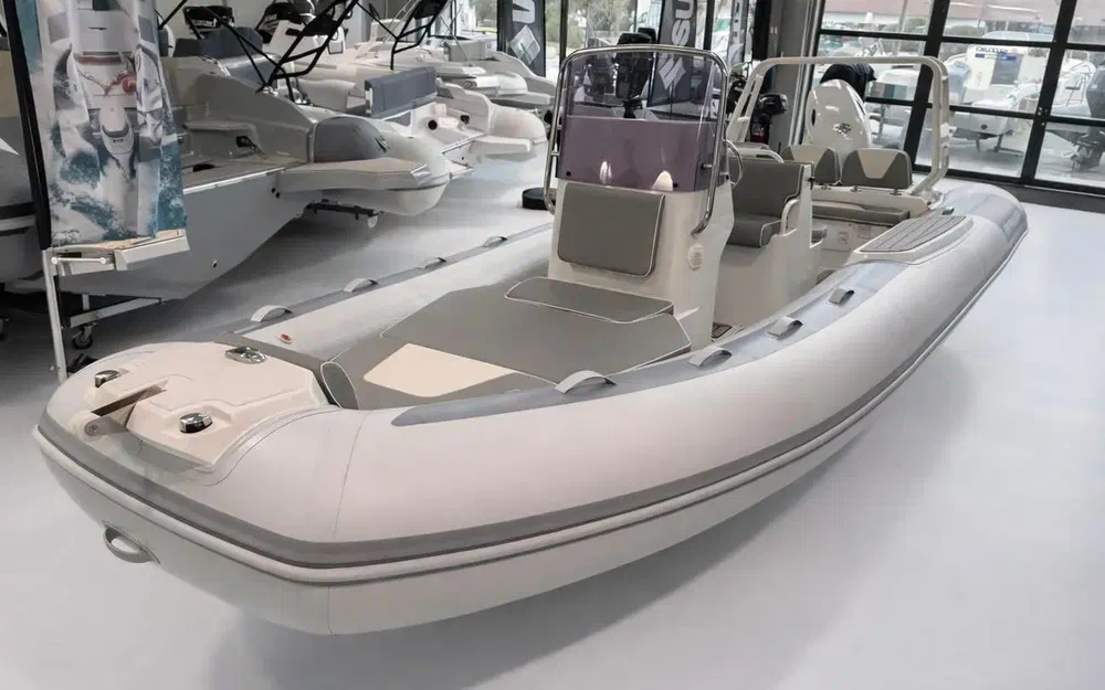 slider 0 Gala Boats V650