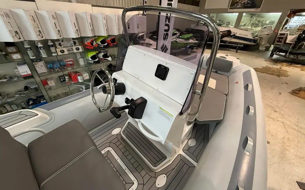 slider 6 Gala Boats V650