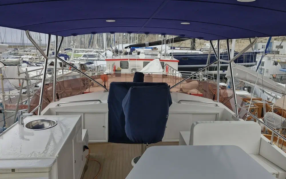 slider 12 Grand Banks 52 Europa