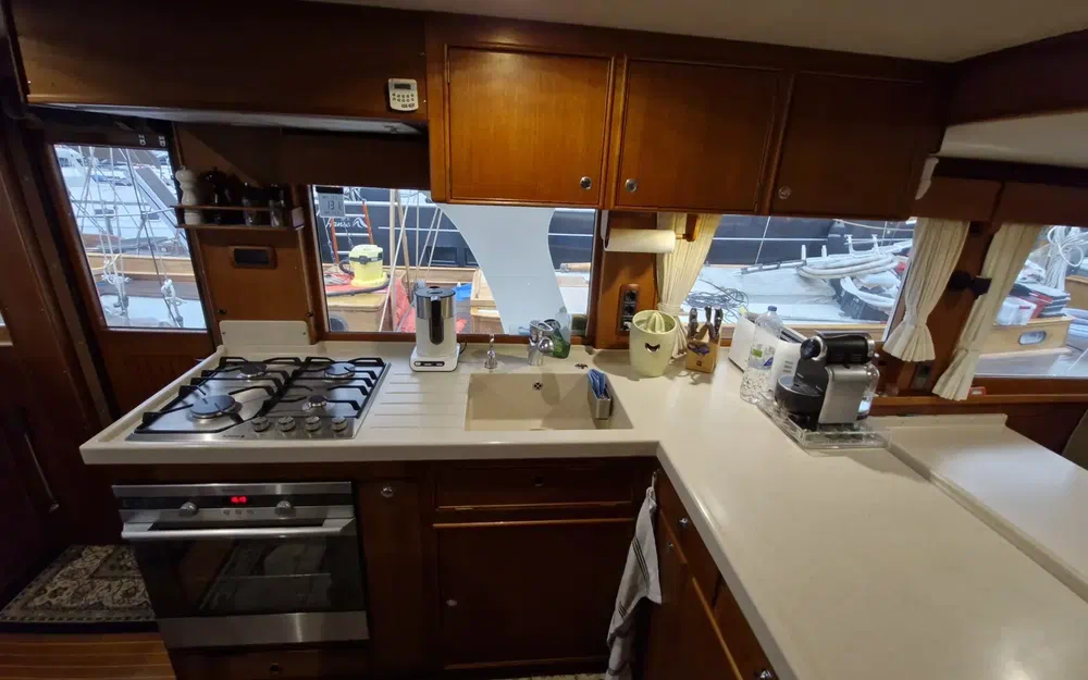 slider 34 Grand Banks 52 Europa