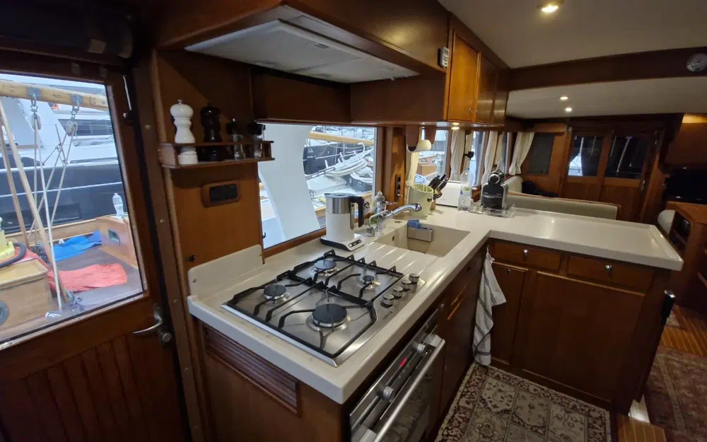 slider 35 Grand Banks 52 Europa