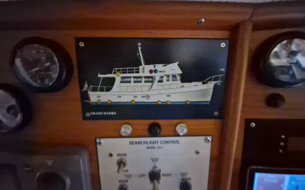 slider 39 Grand Banks 52 Europa