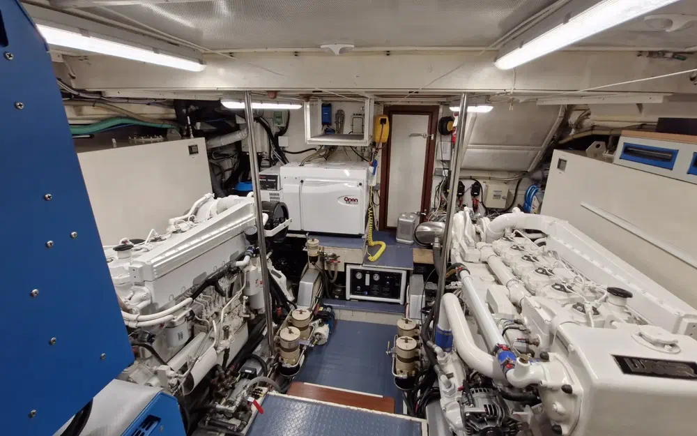 slider 48 Grand Banks 52 Europa