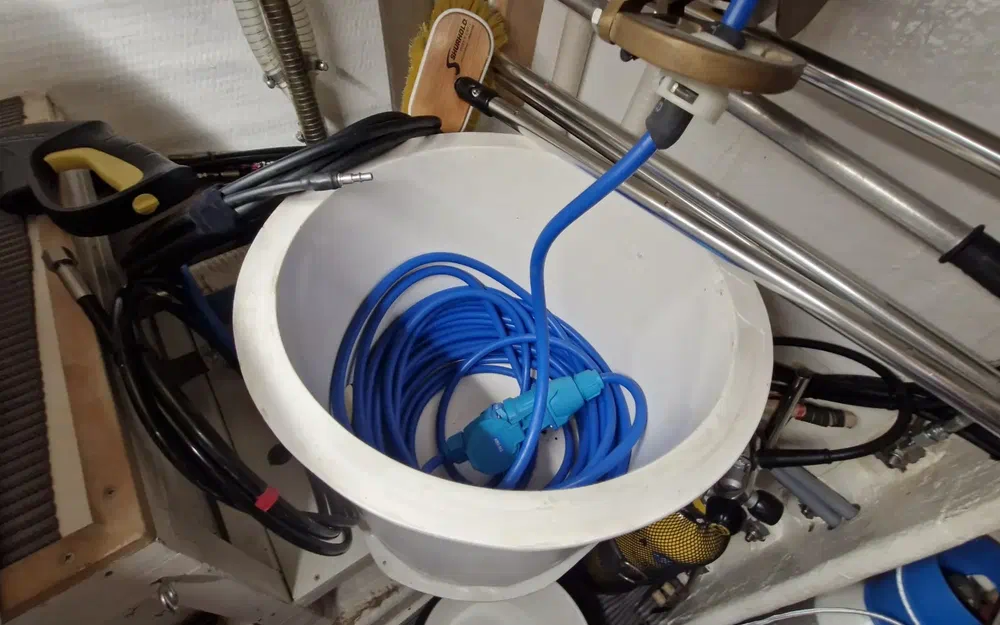 slider 58 Grand Banks 52 Europa