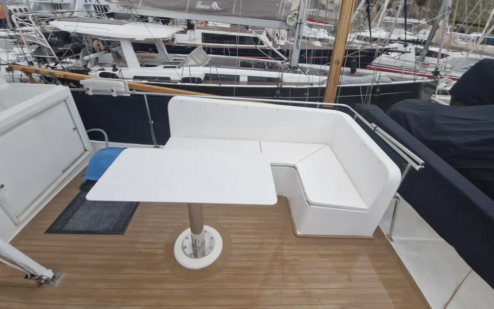 slider 61 Grand Banks 52 Europa