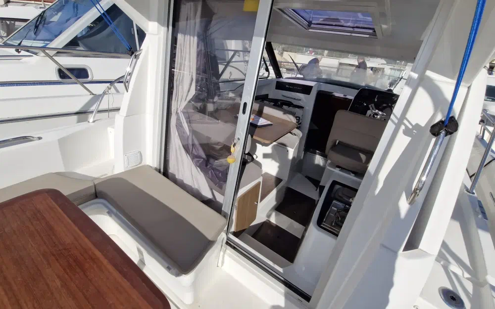slider 14 Beneteau Antares 8 OB