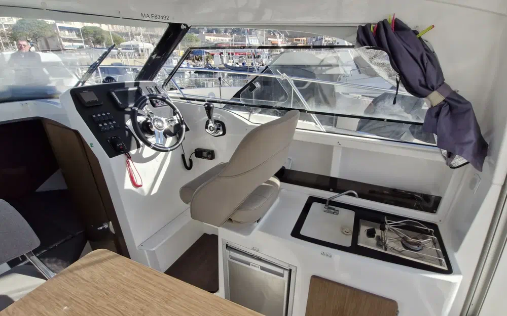 slider 17 Beneteau Antares 8 OB