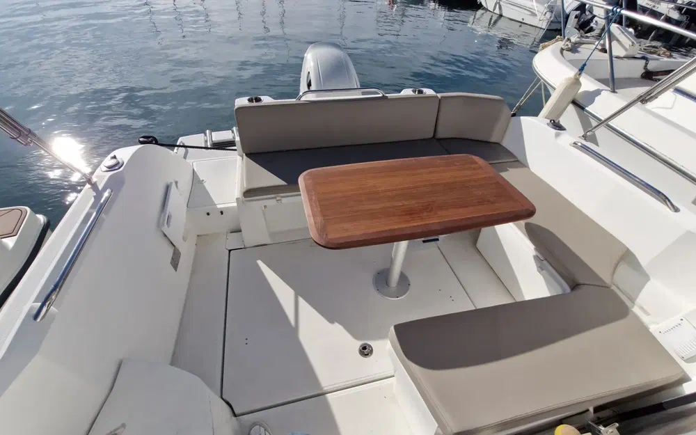 slider 1 Beneteau Antares 8 OB