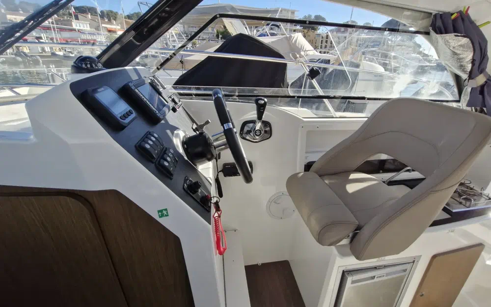 slider 19 Beneteau Antares 8 OB