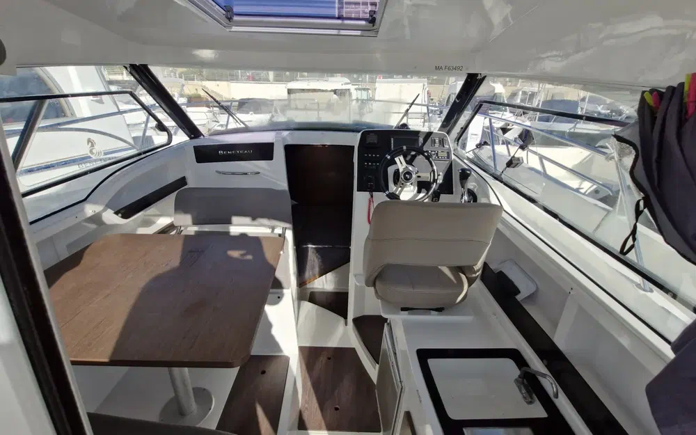 slider 2 Beneteau Antares 8 OB