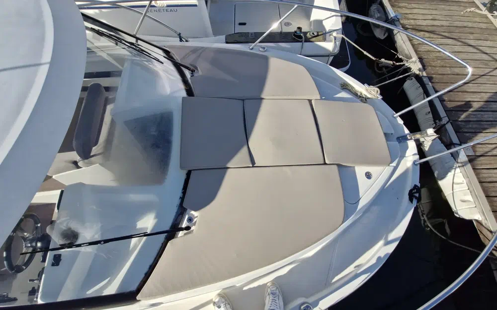 slider 3 Beneteau Antares 8 OB