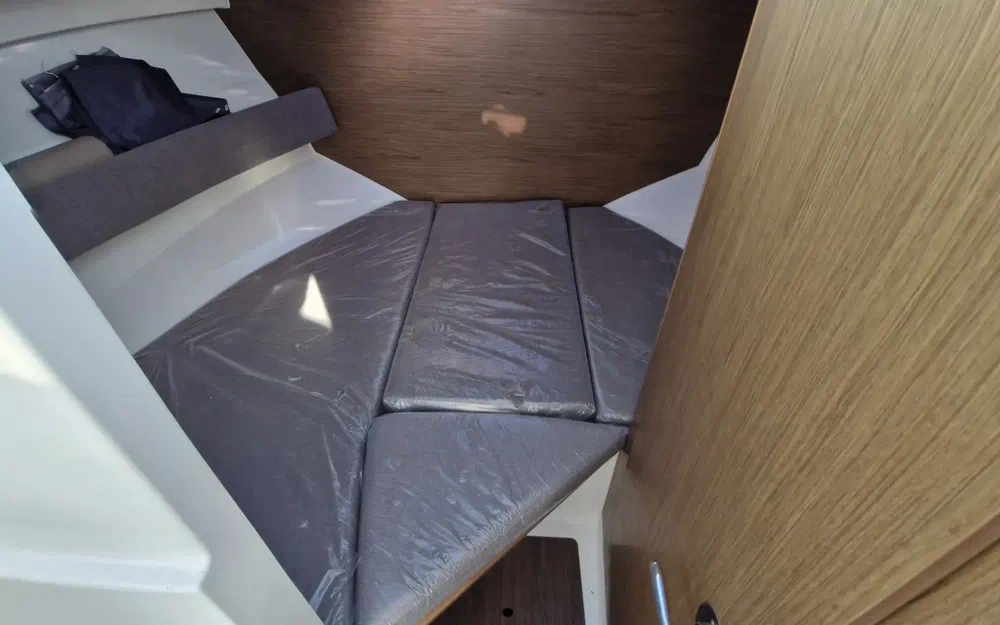 slider 4 Beneteau Antares 8 OB