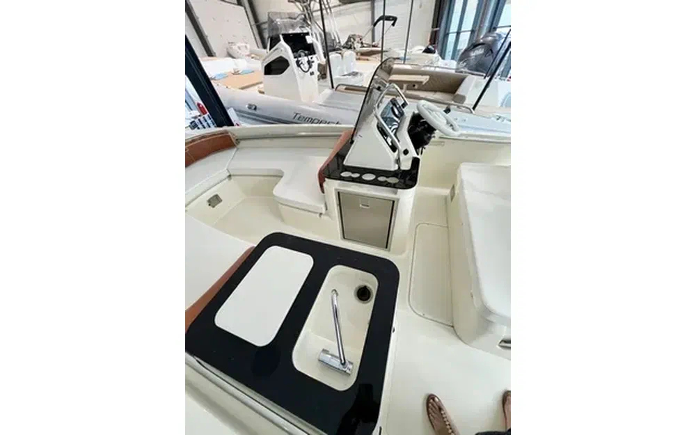 slider 9 Invictus SX 200