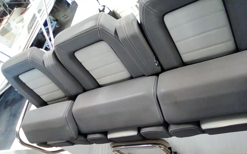 slider 6 Jeanneau CAP CAMARAT 10.5 WA