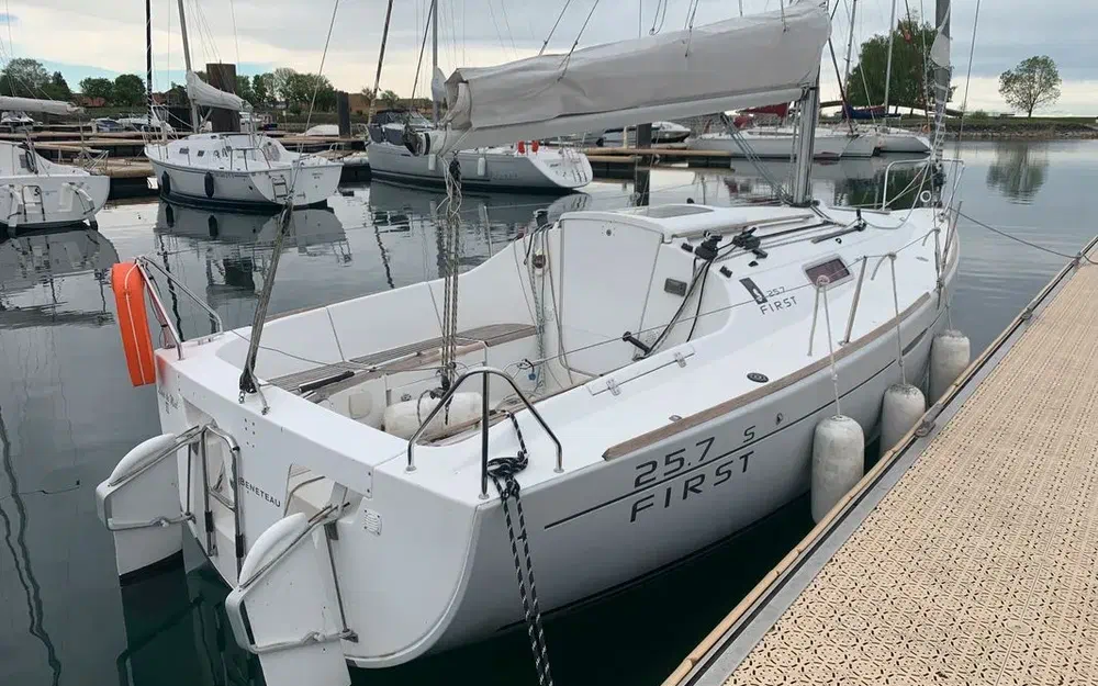 slider 0 Beneteau First 25.7