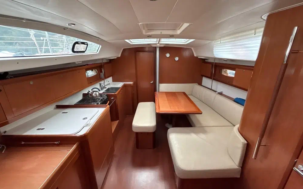 slider 9 Beneteau Oceanis 40
