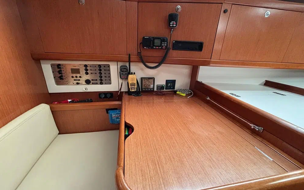 slider 10 Beneteau Oceanis 40